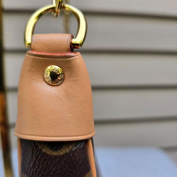 Louis Vuitton Loop Monogram - Picture 6 of 16